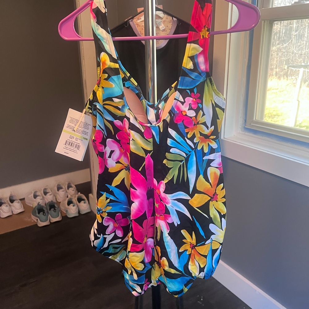 Maxine of Hollywood One Piece Swim Suits - Picture 3 of 16